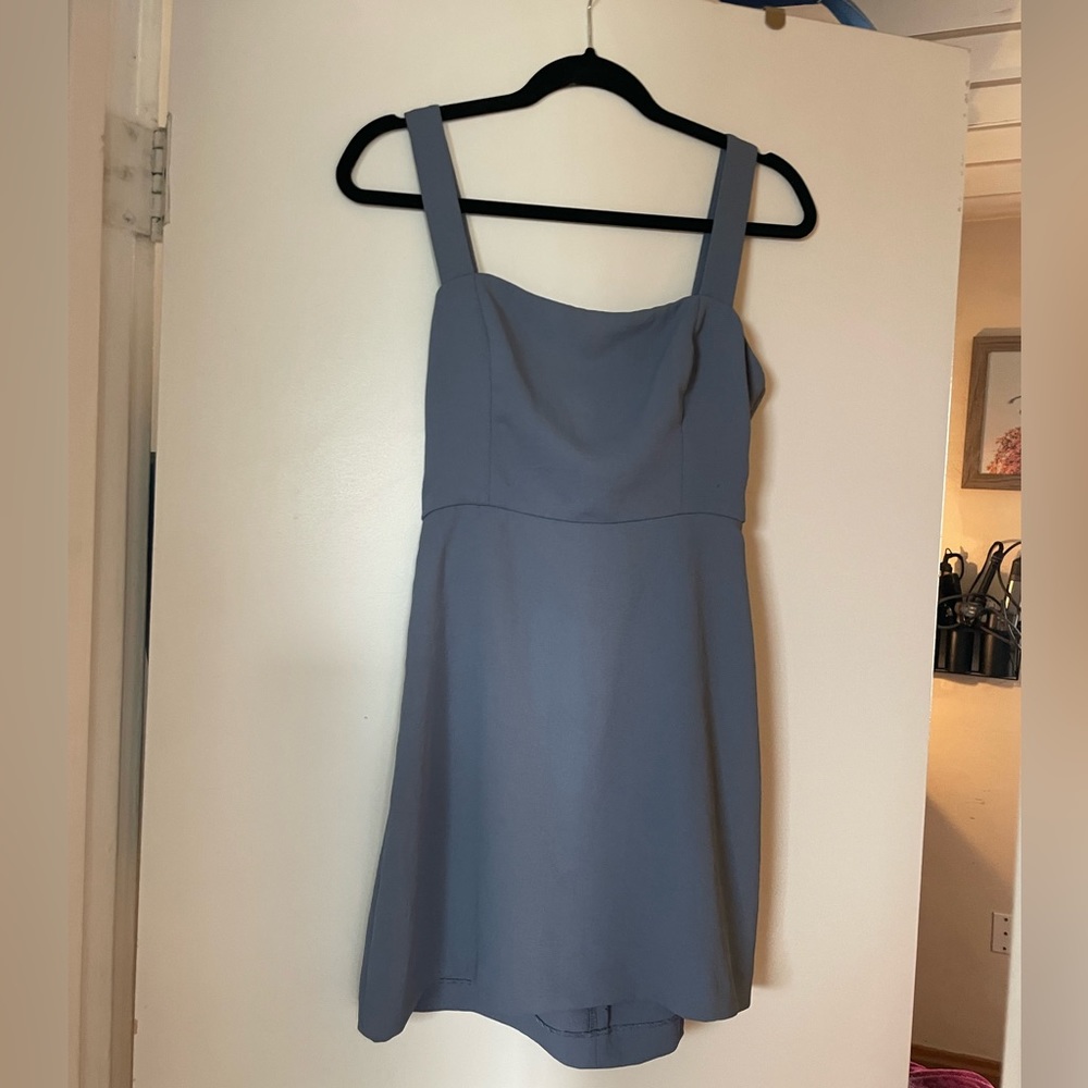 Wilfred Aperature Tie-Back Dress
Square-neck mini dress